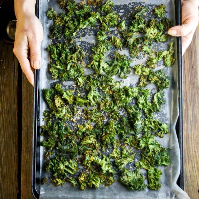 how_to_make_kale_chips-9_cmp